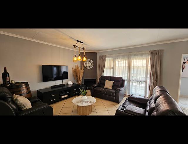 2 BEDROOM TOWNHOUSE FOR SALE IN MEYERSDAL